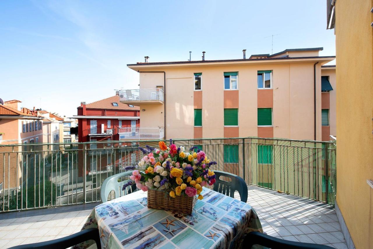Trilocale Mazzini Con 2 Balconi Apartment Varazze Exterior photo